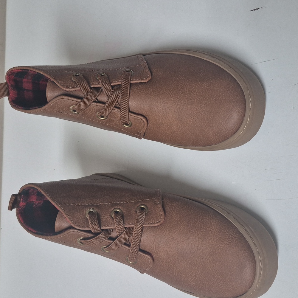 Old Navy Brown Kids  Chukka Sneakers In Size 13